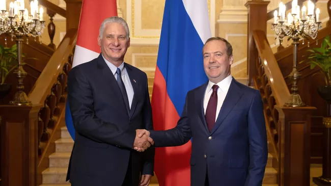 Медведев провел встречу с президентом Кубы Медведев провел встречу с президентом Кубы