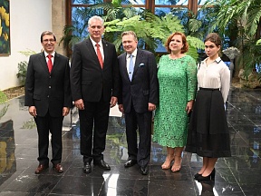 Entrega el Embajador Víctor Koronelli las Cartas Credenciales Entrega el Embajador Víctor Koronelli las Cartas Credenciales