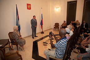 Sobre la condecoración a T.Maksimenkova con el Signo de Honor de Compatriota