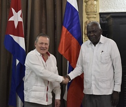 El Embajador Víctor Koronelli se reunió con el Presidente de la Asamblea Nacional del Poder Popular, Esteban Lazo El Embajador Víctor Koronelli se reunió con el Presidente de la Asamblea Nacional del Poder Popular, Esteban Lazo