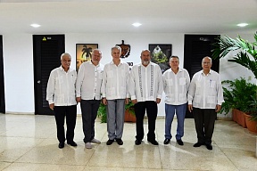 Se reúnen los jefes de las delegaciones de Moscú y San Petersburgo con el Primer Ministro de Cuba Se reúnen los jefes de las delegaciones de Moscú y San Petersburgo con el Primer Ministro de Cuba