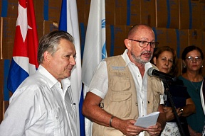 Entrega a la Parte cubana del lote humanitario de 650 toneladas de aceite de girasol Entrega a la Parte cubana del lote humanitario de 650 toneladas de aceite de girasol